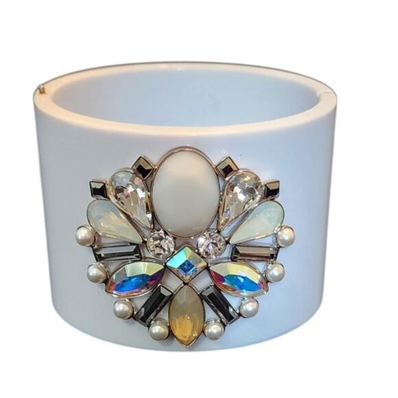 Swarovski Triumphal White Acrylic Floral Bracelet, 2013 - Picture 3 of 3